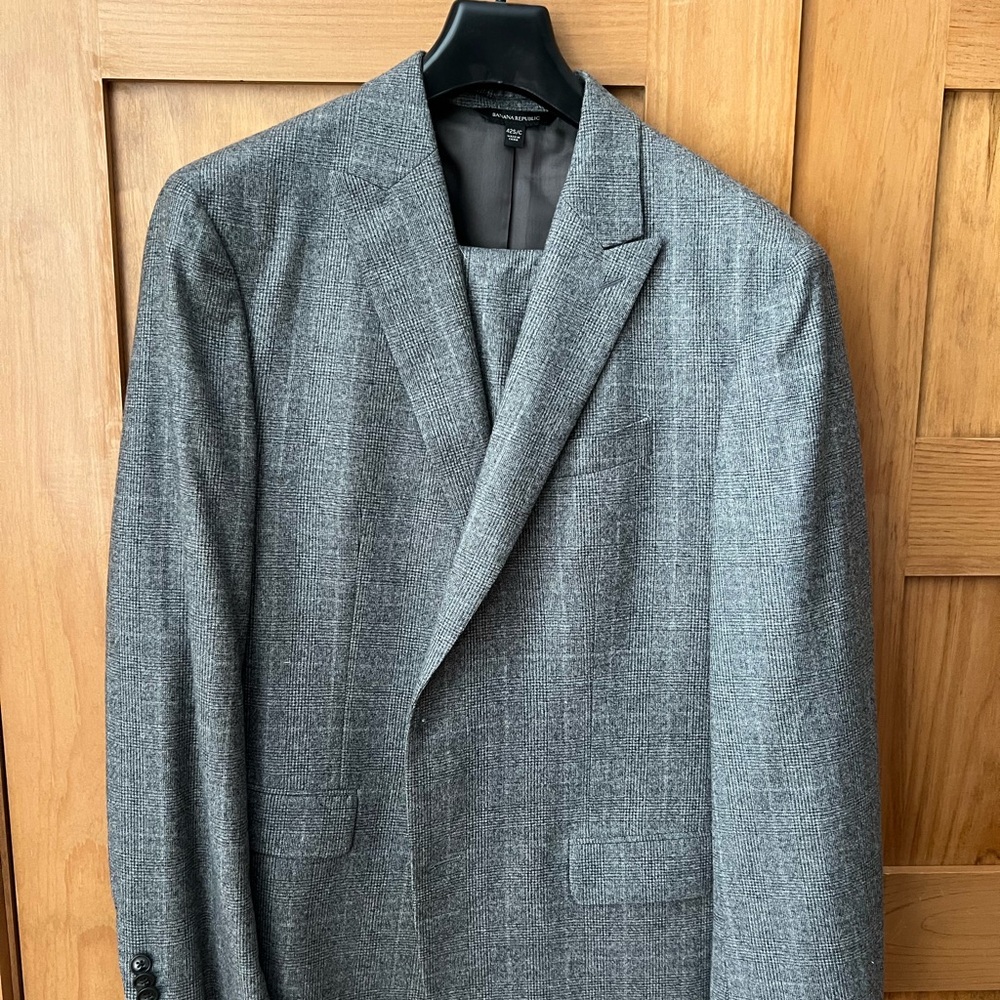 Excellent condition Grey suit